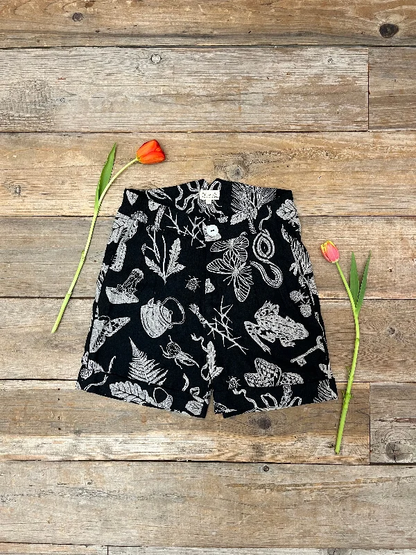 Perfect Shorts in Black Woodland Wonder